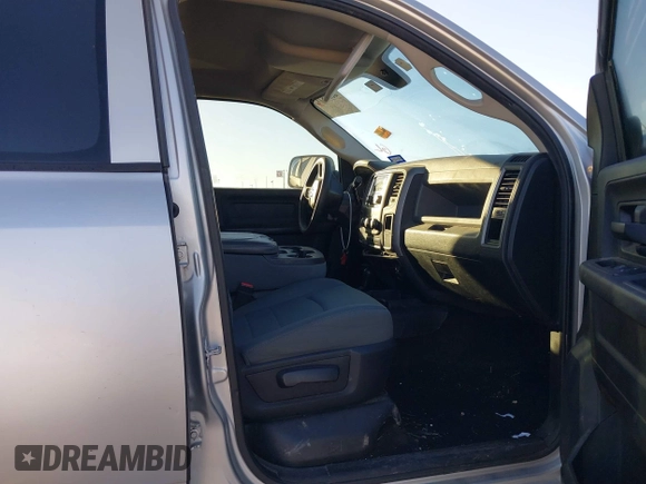 2013 Ram 2500 Tradesman z VIN 3C6UR5CL2DG550173, wystawiony jako IAAI lot #40865715 z przebiegiem 110 829 mil mil oraz . Historia ofert i sprzedaży dostępna na DreamBid. Obrazek 5.