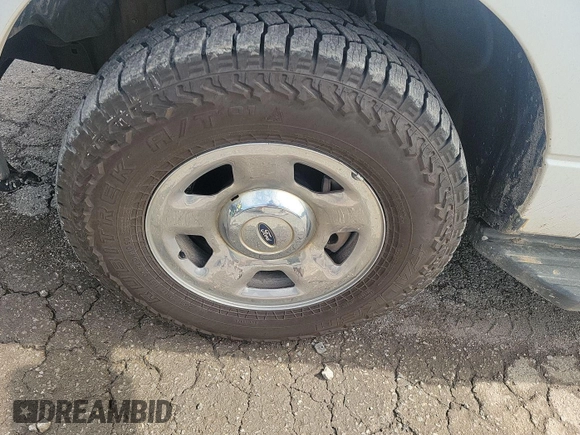 2006 Ford F-150 XLT z VIN 1FTRW14W86KB70923, wystawiony jako IAAI lot #42852626 z przebiegiem 126 037 mil mil oraz . Historia ofert i sprzedaży dostępna na DreamBid. Obrazek 4.