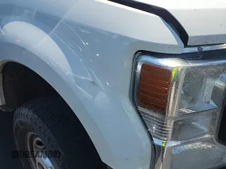 2020 Ford F-250 XL z VIN 1FDBF2B61LED11752, wystawiony jako IAAI lot #42786941 z przebiegiem 156 342 mil mil oraz . Historia ofert i sprzedaży dostępna na DreamBid. Obrazek 6.