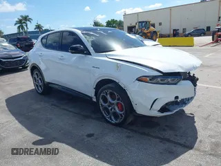 2024 Alfa Romeo Tonale Veloce z VIN ZASPATDW7R3051085, wystawiony jako IAAI lot #41596889 z przebiegiem 15 729 mil mil oraz . Historia ofert i sprzedaży dostępna na DreamBid. Obrazek 1.