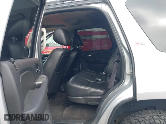 2013 Chevrolet Tahoe LT z VIN 1GNSKBE08DR166024, wystawiony jako IAAI lot #41768851 z przebiegiem 198 302 mil mil oraz . Historia ofert i sprzedaży dostępna na DreamBid. Obrazek 8.