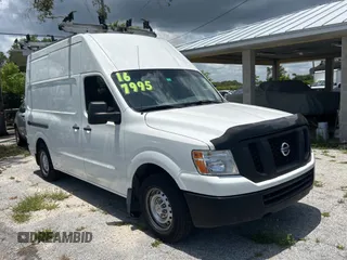 2016 Nissan NV SV z VIN 1N6BF0LYXGN806124, wystawiony jako Copart lot #61976005 z przebiegiem 210 678 mil mil oraz Czysty tytuł • Clean title. Historia ofert i sprzedaży dostępna na DreamBid. Obrazek 1.