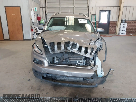 2018 Jeep Cherokee Latitude with VIN 1C4PJMCB7JD539368, listed as a IAAI auction lot 41525131 with Not Provided miles. Bid and sale history available at carsss.com. Image 12.