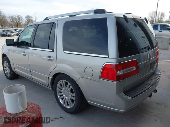 2007 Lincoln Navigator z VIN 5LMFU28537LJ23464, wystawiony jako IAAI lot #41860443 z przebiegiem 309 788 mil mil oraz . Historia ofert i sprzedaży dostępna na DreamBid. Obrazek 3.