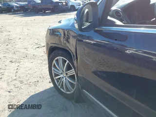 2016 Volkswagen Tiguan S z VIN WVGBV7AX9GW615535, wystawiony jako IAAI lot #41773789 z przebiegiem 137 617 mil mil oraz . Historia ofert i sprzedaży dostępna na DreamBid. Obrazek 6.