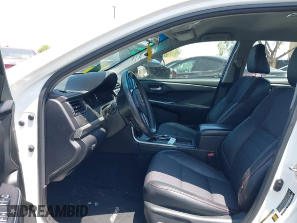 2017 Toyota Camry XLE z VIN 4T1BF1FK4HU377694, wystawiony jako IAAI lot #42375026 z przebiegiem 107 760 mil mil oraz . Historia ofert i sprzedaży dostępna na DreamBid. Obrazek 5.