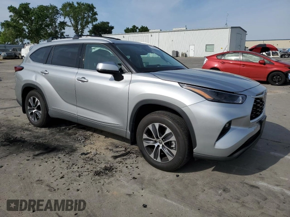 2022 Toyota Highlander XLE z VIN 5TDHZRBH9NS587335, wystawiony jako Copart lot #53280485 z przebiegiem 19 605 mil mil oraz Szkoda całkowita • Salvage title. Historia ofert i sprzedaży dostępna na DreamBid. Obrazek 4.