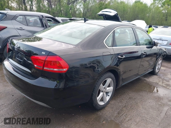 2012 Volkswagen Passat SE z VIN 1VWBP7A37CC005654, wystawiony jako IAAI lot #42019336 z przebiegiem 199 228 mil mil oraz . Historia ofert i sprzedaży dostępna na DreamBid. Obrazek 4.
