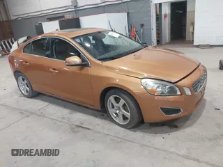 2012 Volvo S60 T5 with VIN YV1622FS7C2056271, listed as a IAAI auction lot 41829434 with 122,033 mi miles. Bid and sale history available at carsss.com. Image 1.