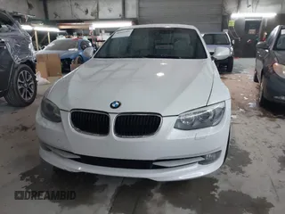 2012 BMW 3 Series 328i z VIN WBADW3C5XCE823077, wystawiony jako IAAI lot #41552466 z przebiegiem 133 228 mil mil oraz . Historia ofert i sprzedaży dostępna na DreamBid. Obrazek 12.