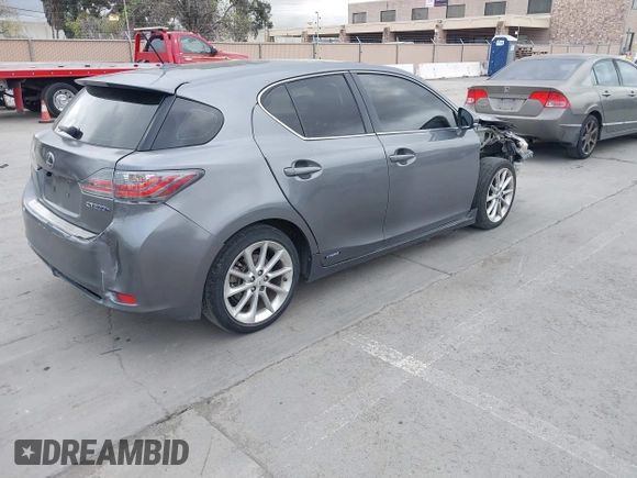 2013 Lexus CT 200h z VIN JTHKD5BH5D2172224, wystawiony jako IAAI lot #41910672 z przebiegiem 160 411 mil mil oraz . Historia ofert i sprzedaży dostępna na DreamBid. Obrazek 4.