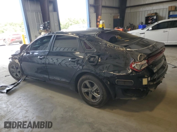 2023 Kia K5 LXS z VIN 5XXG14J28PG185233, wystawiony jako Copart lot #53922895 z przebiegiem 46 314 mil mil oraz Szkoda całkowita • Salvage title. Historia ofert i sprzedaży dostępna na DreamBid. Obrazek 2.