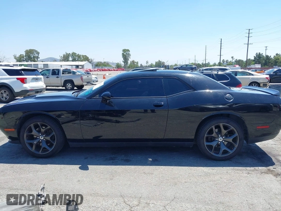 2018 Dodge Challenger SXT z VIN 2C3CDZAG3JH258838, wystawiony jako IAAI lot #42223754 z przebiegiem 102 827 mil mil oraz . Historia ofert i sprzedaży dostępna na DreamBid. Obrazek 15.