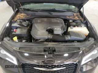 2020 Chrysler 300 S z VIN 2C3CCABGXLH145751, wystawiony jako Copart lot #46607105 z przebiegiem 75 546 mil mil oraz Szkoda całkowita • Salvage title. Historia ofert i sprzedaży dostępna na DreamBid. Obrazek 11.