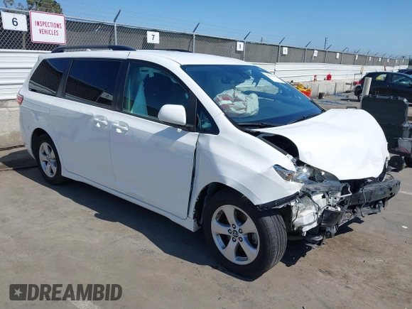 2018 Toyota Sienna LE Auto Access Seat с VIN 5TDKZ3DC3JS913810, выставлен на аукционе IAAI как лот 42476857 с пробегом Не указан миль и . История ставок и продаж доступна на DreamBid. Изображение 1.