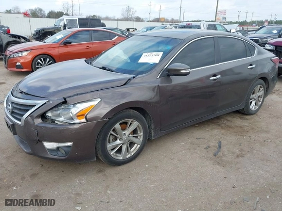 2014 Nissan Altima 2.5 S with VIN 1N4AL3AP4EC268747, listed as a IAAI auction lot 41523208 with NaN miles. Bid and sale history available at carsss.com. Image 2.