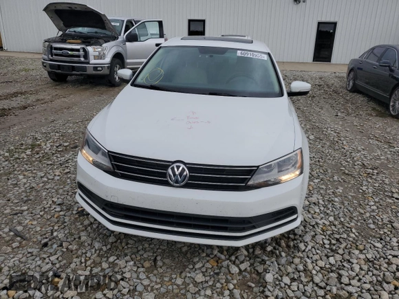 2015 Volkswagen Jetta SE с VIN 3VWD17AJ7FM283448, выставлен на аукционе Copart как лот 60910955 с пробегом 76 808 миль миль и Списание • Salvage title. История ставок и продаж доступна на DreamBid. Изображение 5.