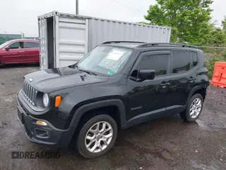 2015 Jeep Renegade Latitude z VIN ZACCJBBT8FPB25943, wystawiony jako IAAI lot #42120185 z przebiegiem 103 956 mil mil oraz . Historia ofert i sprzedaży dostępna na DreamBid. Obrazek 2.
