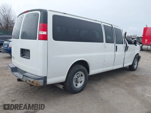 2016 Chevrolet Express Passenger LT with VIN 1GAZGPFG2G1202352, listed as a IAAI auction lot 41699012 with Not provided miles and . Bid and sale history available at DreamBid. Image 4.