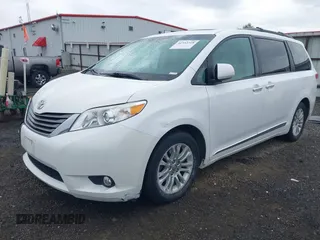 2012 Toyota Sienna XLE AAS z VIN 5TDYK3DC3CS215411, wystawiony jako IAAI lot #42333328 z przebiegiem 123 677 mil mil oraz . Historia ofert i sprzedaży dostępna na DreamBid. Obrazek 2.