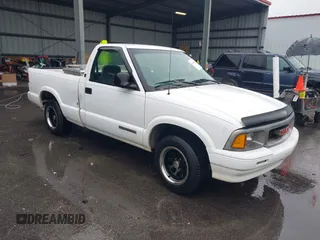 1997 GMC Sonoma SLS with VIN 1GTCS14X9V8506598, listed as a IAAI auction lot 41540477 with 205,481 mi miles. Bid and sale history available at carsss.com. Image 1.