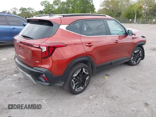 2024 Kia Seltos SX z VIN KNDETCA74R7587057, wystawiony jako IAAI lot #41595407 z przebiegiem 3 504 mil mil oraz . Historia ofert i sprzedaży dostępna na DreamBid. Obrazek 4.