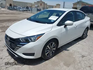 2024 Nissan Versa SV z VIN 3N1CN8EV3RL896606, wystawiony jako IAAI lot #42376921 z przebiegiem 16 157 mil mil oraz . Historia ofert i sprzedaży dostępna na DreamBid. Obrazek 2.
