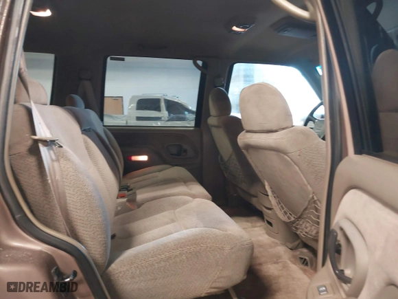 1996 Chevrolet Tahoe with VIN 1GNEK13R8TJ313125, listed as a IAAI auction lot 41361170 with 162,789 mi miles. Bid and sale history available at carsss.com. Image 8.