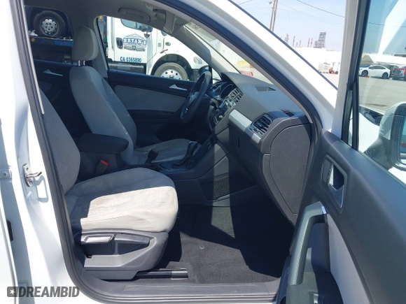 2019 Volkswagen Tiguan S with VIN 3VV1B7AX1KM101407, listed as a IAAI auction lot 42032761 with 51,868 mi miles. Bid and sale history available at carsss.com. Image 5.