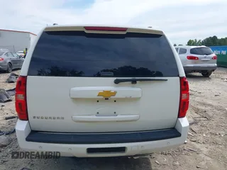 2014 Chevrolet Suburban LT with VIN 1GNSCJE08ER185472, listed as a IAAI auction lot 39849223 with 198,853 mi miles. Bid and sale history available at carsss.com. Image 16.