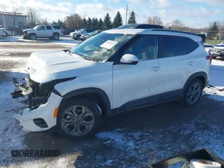 2024 Kia Seltos S z VIN KNDEU2AA7R7638201, wystawiony jako IAAI lot #41022692 z przebiegiem 5 503 mil mil oraz . Historia ofert i sprzedaży dostępna na DreamBid. Obrazek 17.