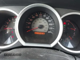 2005 Toyota Tacoma PreRunner z VIN 5TETU62N15Z003087, wystawiony jako IAAI lot #42119880 z przebiegiem 131 276 mil mil oraz . Historia ofert i sprzedaży dostępna na DreamBid. Obrazek 7.