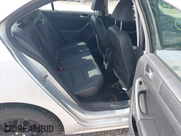 2014 Volkswagen Jetta SE z VIN 3VWD17AJ3EM246296, wystawiony jako IAAI lot #42163106 z przebiegiem 157 853 mil mil oraz . Historia ofert i sprzedaży dostępna na DreamBid. Obrazek 8.