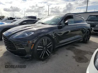2023 Aston Martin DBX 707 z VIN SD7VUJBW5PTV08541, wystawiony jako Copart lot #78888544 z przebiegiem Nie podano mil oraz Nie do naprawy. Historia ofert i sprzedaży dostępna na DreamBid. Obrazek 1.