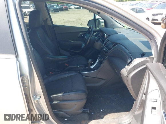 2020 Chevrolet Trax LT z VIN KL7CJLSB4LB010725, wystawiony jako IAAI lot #41930977 z przebiegiem 65 134 mil mil oraz . Historia ofert i sprzedaży dostępna na DreamBid. Obrazek 5.