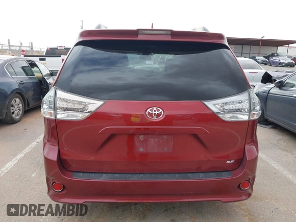2018 Toyota Sienna SE с VIN 5TDXZ3DC4JS961452, выставлен на аукционе IAAI как лот 41850340 с пробегом 111 229 миль миль и . История ставок и продаж доступна на DreamBid. Изображение 16.