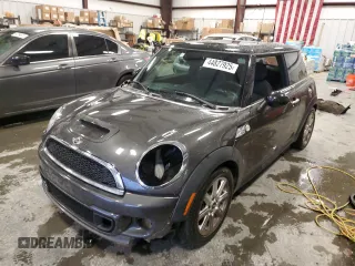 2013 MINI Hardtop S with VIN WMWSV3C53DT390693, listed as a Copart auction lot 44827925 with 131,411 mi miles and Salvage Title. Bid and sale history available at DreamBid. Image 1.