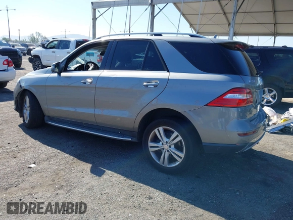 2013 Mercedes-Benz M ML 350 with VIN 4JGDA5HB9DA235137, listed as a IAAI auction lot 42018748 with 140,837 mi miles. Bid and sale history available at carsss.com. Image 3.