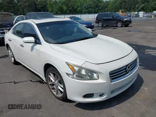2013 Nissan Maxima S z VIN 1N4AA5AP3DC822747, wystawiony jako IAAI lot #42409921 z przebiegiem 211 910 mil mil oraz . Historia ofert i sprzedaży dostępna na DreamBid. Obrazek 1.