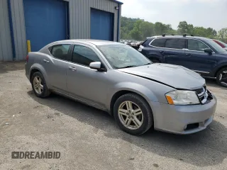 2013 Dodge Avenger SXT z VIN 1C3CDZCB0DN548175, wystawiony jako Copart lot #56795655 z przebiegiem 128 460 mil mil oraz Szkoda całkowita • Salvage title. Historia ofert i sprzedaży dostępna na DreamBid. Obrazek 4.