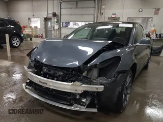 2020 Tesla Model 3 Long Range z VIN 5YJ3E1EB0LF800804, wystawiony jako IAAI lot #42137223 z przebiegiem 52 482 mil mil oraz . Historia ofert i sprzedaży dostępna na DreamBid. Obrazek 6.