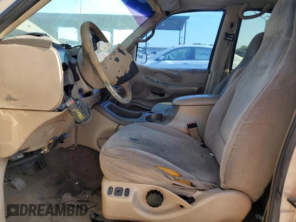 1998 Ford Expedition XLT with VIN 1FMRU1765WLA78708, listed as a Copart auction lot 78035824 with 364,964 mi miles and Salvage Title. Bid and sale history available at carsss.com. Image 7.