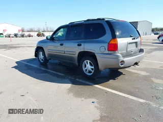 2005 GMC Envoy SLE z VIN 1GKDT13S252331044, wystawiony jako IAAI lot #41749219 z przebiegiem 263 876 mil mil oraz . Historia ofert i sprzedaży dostępna na DreamBid. Obrazek 3.