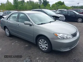 2005 Toyota Camry LE z VIN 4T1BE30K05U625345, wystawiony jako IAAI lot #42178233 z przebiegiem 75 391 mil mil oraz . Historia ofert i sprzedaży dostępna na DreamBid. Obrazek 1.