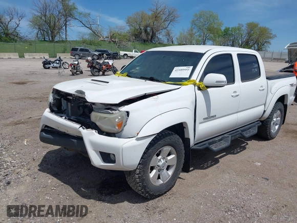2015 Toyota Tacoma with VIN 3TMLU4EN2FM193142, listed as a IAAI auction lot 42189553 with 70,480 mi miles and . Bid and sale history available at DreamBid. Image 2.