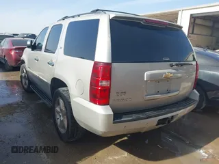 2007 Chevrolet Tahoe LTZ z VIN 1GNFC13J97R379542, wystawiony jako IAAI lot #41742034 z przebiegiem 256 267 mil mil oraz . Historia ofert i sprzedaży dostępna na DreamBid. Obrazek 3.