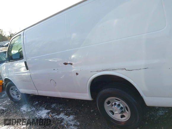 2007 Chevrolet Express Cargo Van with VIN 1GCGG25V571104532, listed as a IAAI auction lot 41718875 with 174,955 mi miles. Bid and sale history available at carsss.com. Image 14.