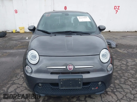 2017 FIAT 500e z VIN 3C3CFFGE5HT697541, wystawiony jako IAAI lot #42139647 z przebiegiem 61 623 mil mil oraz . Historia ofert i sprzedaży dostępna na DreamBid. Obrazek 13.