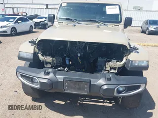 2020 Jeep Gladiator Sport S with VIN 1C6HJTAG1LL173646, listed as a IAAI auction lot 42008807 with Not Provided miles. Bid and sale history available at carsss.com. Image 6.