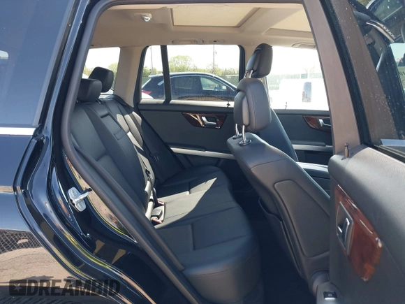 2012 Mercedes-Benz GLK GLK 350 with VIN WDCGG8HB6CF841198, listed as a IAAI auction lot 42021083 with 162,930 mi miles. Bid and sale history available at carsss.com. Image 8.